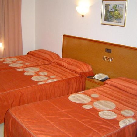 קלמוצ'ה Hotel Lazaro מראה חיצוני תמונה