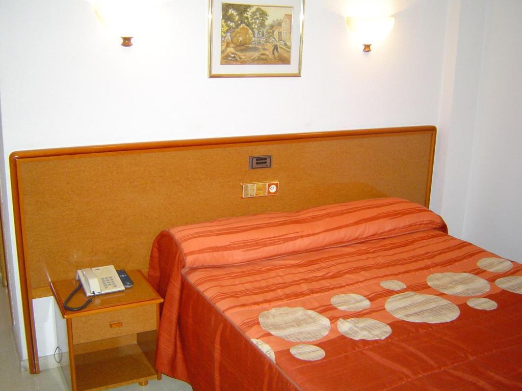 קלמוצ'ה Hotel Lazaro חדר תמונה