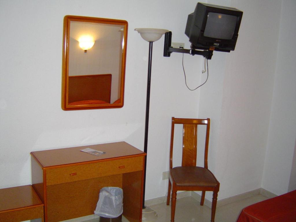 קלמוצ'ה Hotel Lazaro חדר תמונה